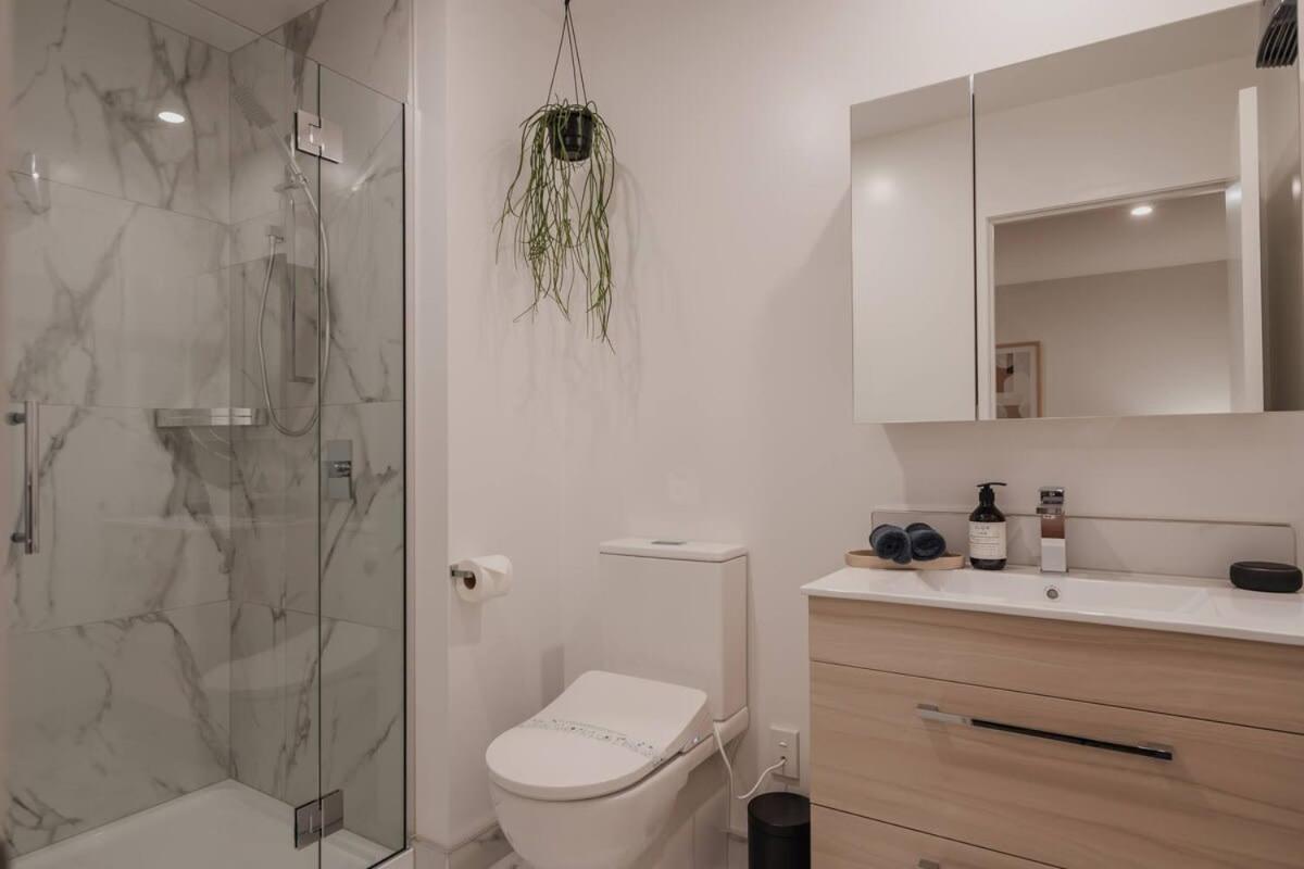 Casino Luxury Suite City Centre - Sleeps 5 Крайстчърч Екстериор снимка