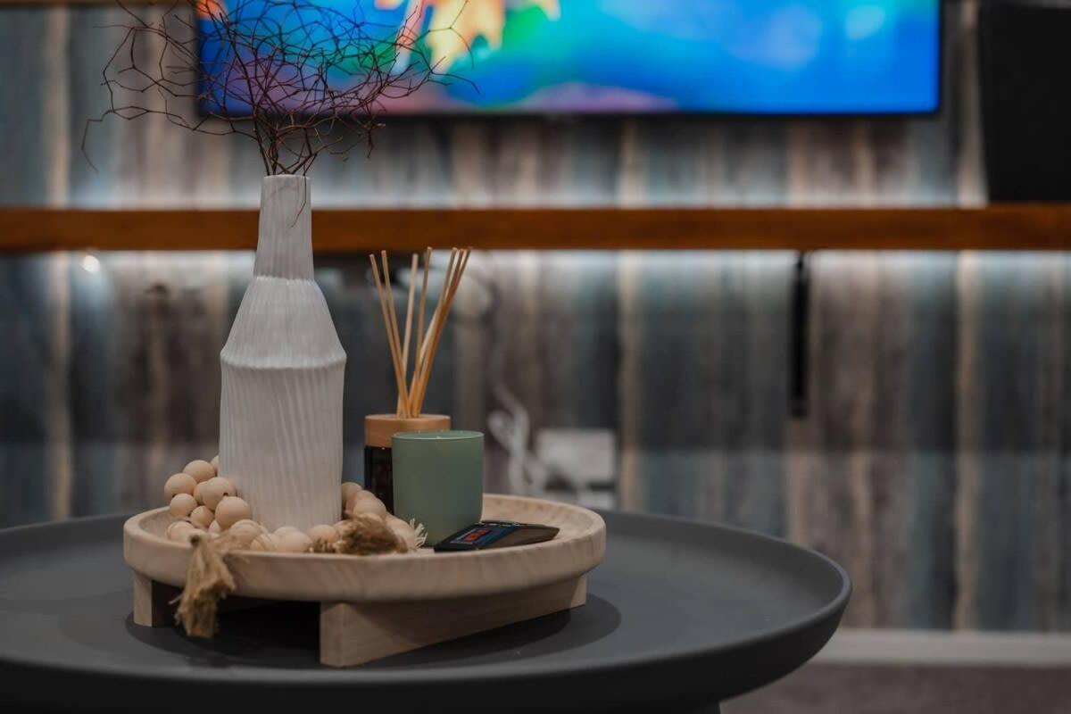 Casino Luxury Suite City Centre - Sleeps 5 Крайстчърч Екстериор снимка