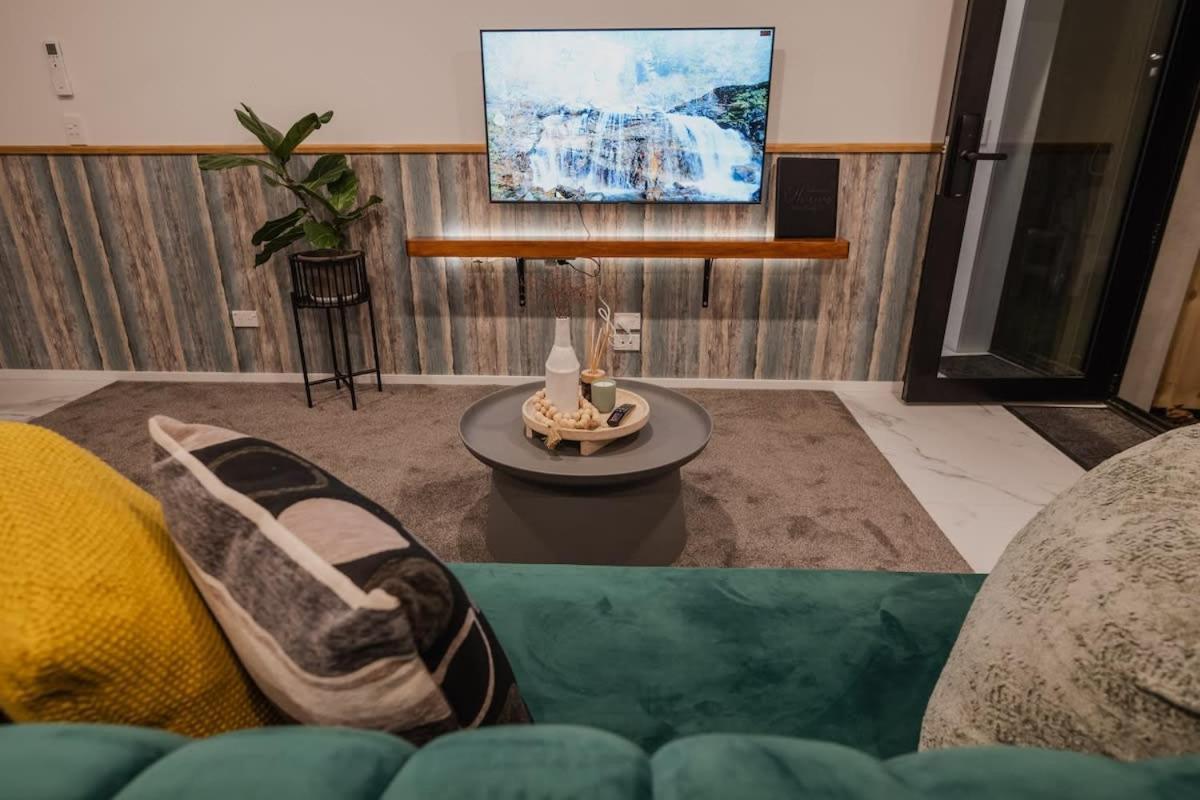 Casino Luxury Suite City Centre - Sleeps 5 Крайстчърч Екстериор снимка